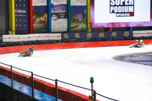 Harald Simon z tytułem Indywidualnego Mistrza Europy w ice speedwayu. Jimmy Olsen najszybszy w Arenie Lodowej